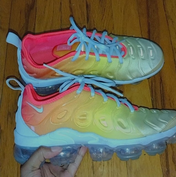 Nike Women's Air VaporMax 8 - Picture 3 of 7